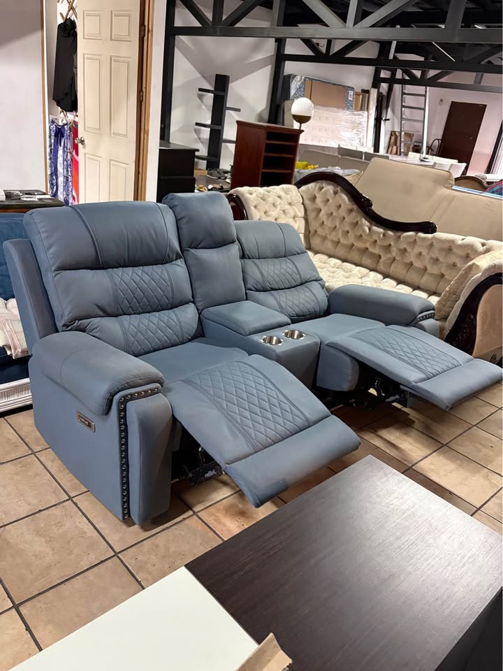 NUEVO Sillón Reclinable Eléctrico 2 Puestos Americano Con Conectores USB. NUEVO Mide 1, 90 mt Largo X 90 cm Fondo