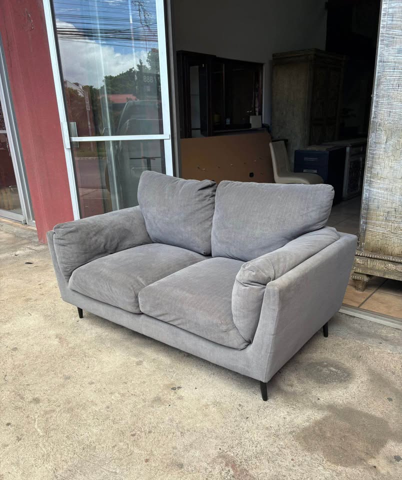Sofá Sillón De 2 Puestos Americano. Como Nuevo Mide 1, 60 mt Largo X 85 cm Fondo