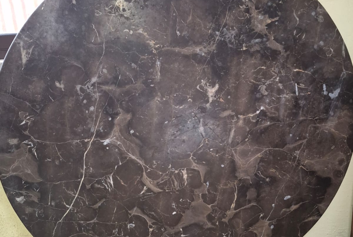 Mesa mármol marrón emperador puro