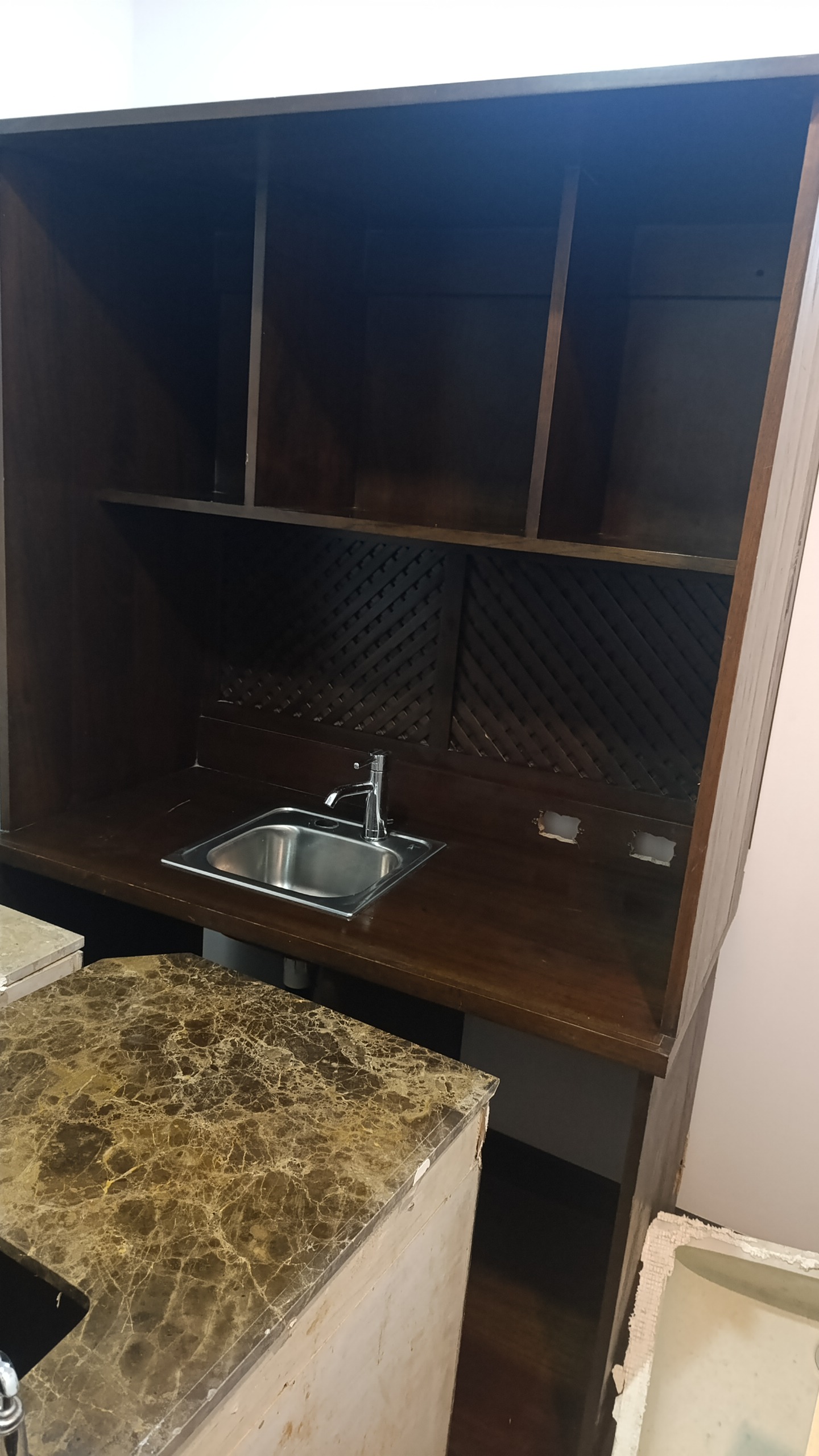 1000342802 Mueble de bar