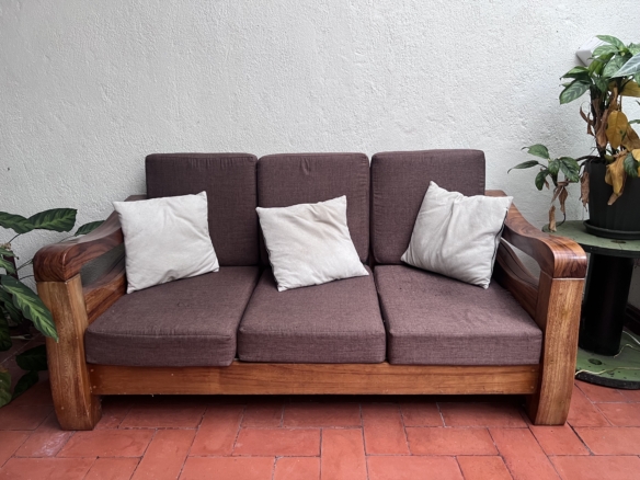 Juego de sillones de madera para terraza