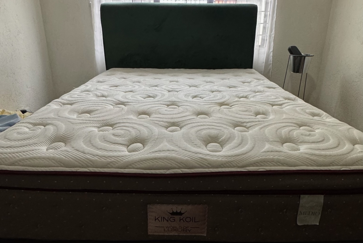 Cama Queen + colchón ortopédico King Koil