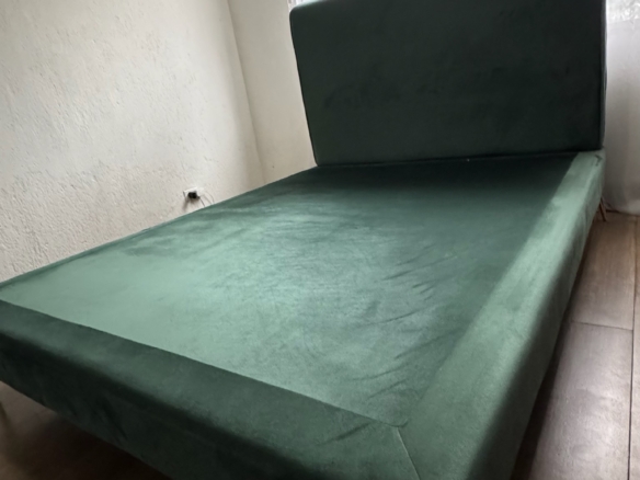 Cama Queen + colchón ortopédico King Koil