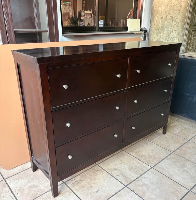 Bufetera, Gavetero o Comoda De ALTEA. Como Nueva Mide 143 cm Largo X 39 cm Fondo X 99 cm Alto