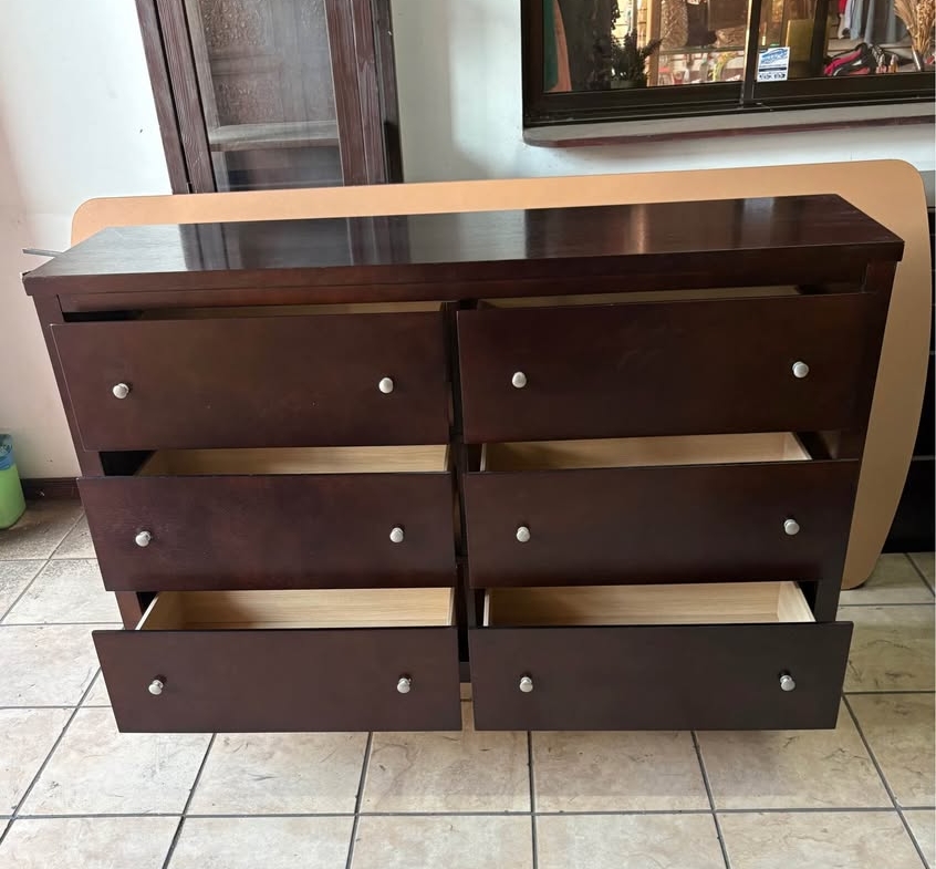 Bufetera, Gavetero o Comoda De ALTEA. Como Nueva Mide 143 cm Largo X 39 cm Fondo X 99 cm Alto