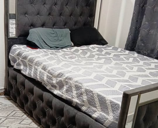 Cama Matrimonial Con Espejos. Importada Como Nueva (NO INCLUYE COLCHÓN)