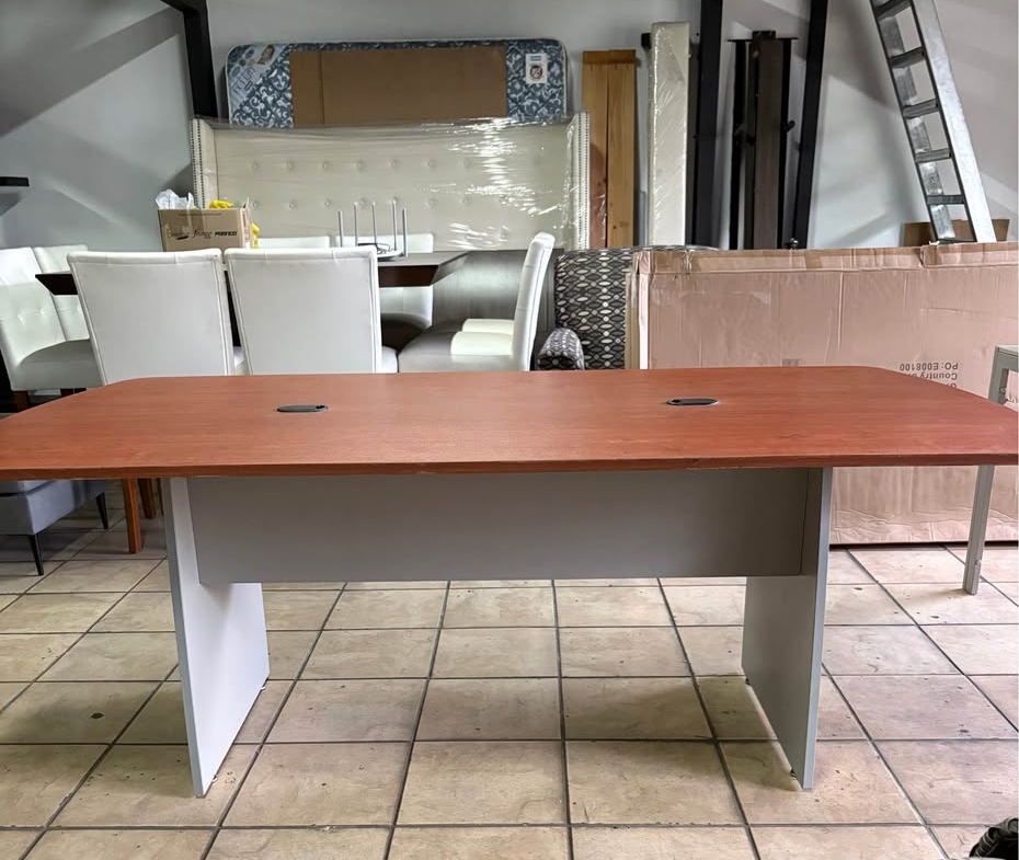Mesa Ejecutiva Para Reuniones o Juntas 6,8 y 10 Puestos. Importada Como Nueva Mide 2 mt Largo X 1 mt Ancho X 74 cm Alto