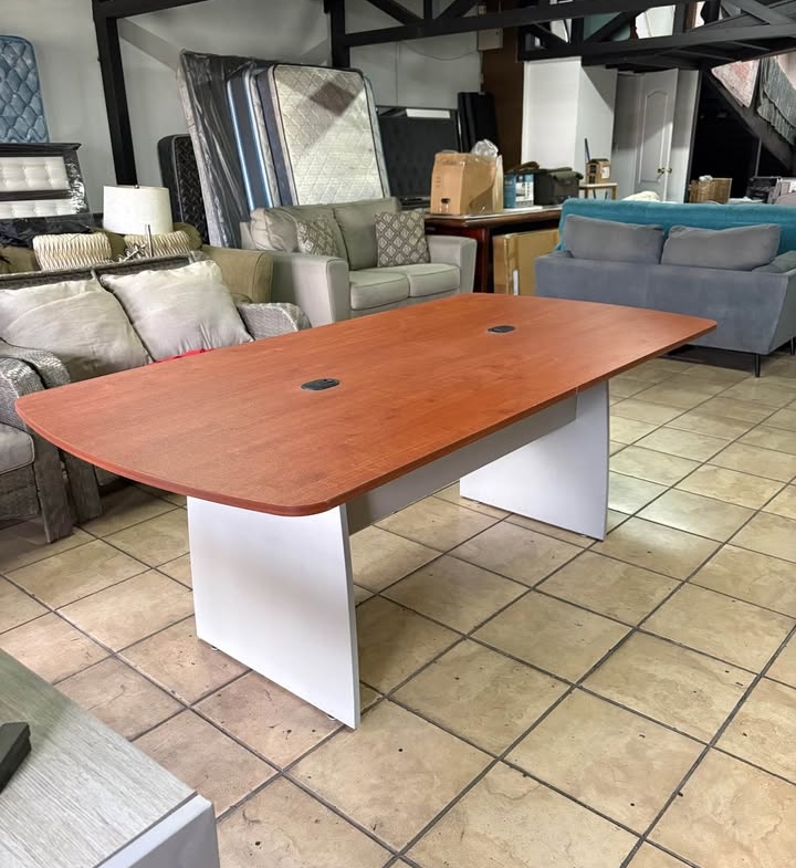 Mesa Ejecutiva Para Reuniones o Juntas 6,8 y 10 Puestos. Importada Como Nueva Mide 2 mt Largo X 1 mt Ancho X 74 cm Alto